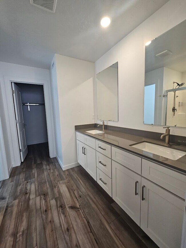 Building Photo - Newer 3 Bedroom Home