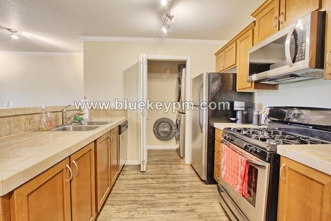 Building Photo - 1 Bed, 1 Bath Condo in Bethany Village wit...