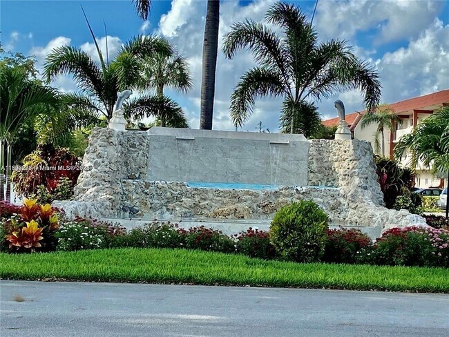 Building Photo - 671 S Hollybrook Dr