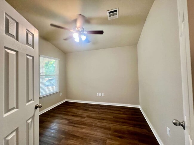 Building Photo - Beautifully updated one-story home!