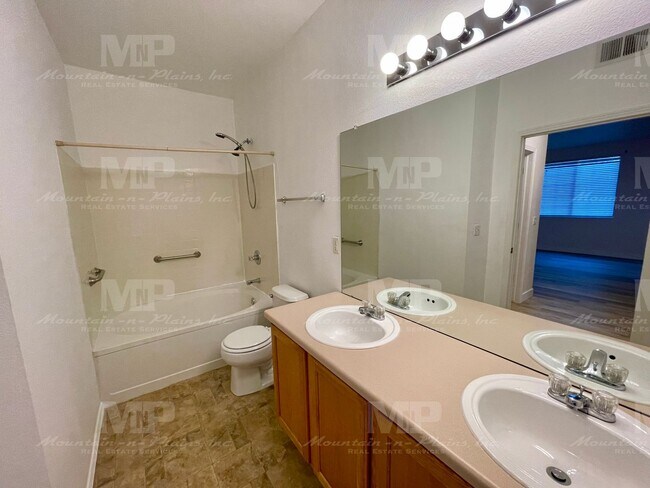 Building Photo - 3002 W Elizabeth St