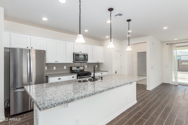 Building Photo - 8759 S 168th Dr