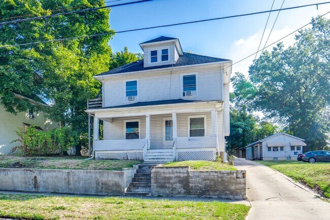 Primary Photo - 485 Allyn St