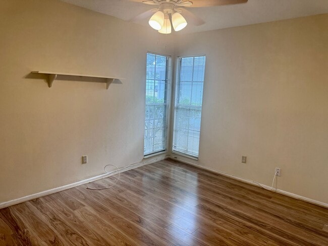 Building Photo - 2/1 Townhome Located in Carrollwood WITH G...