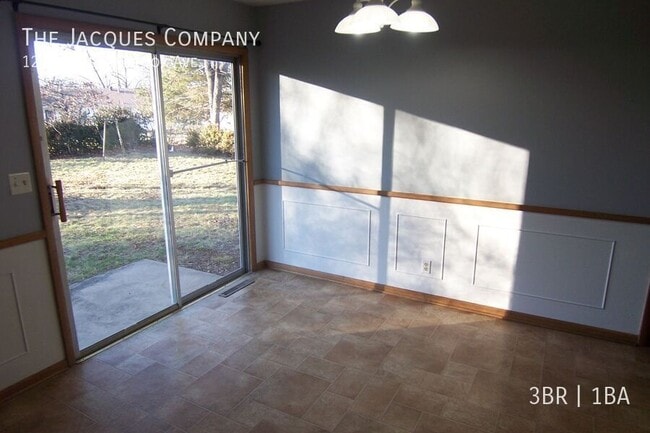 Building Photo - 1263 S Cedarbrook Ave