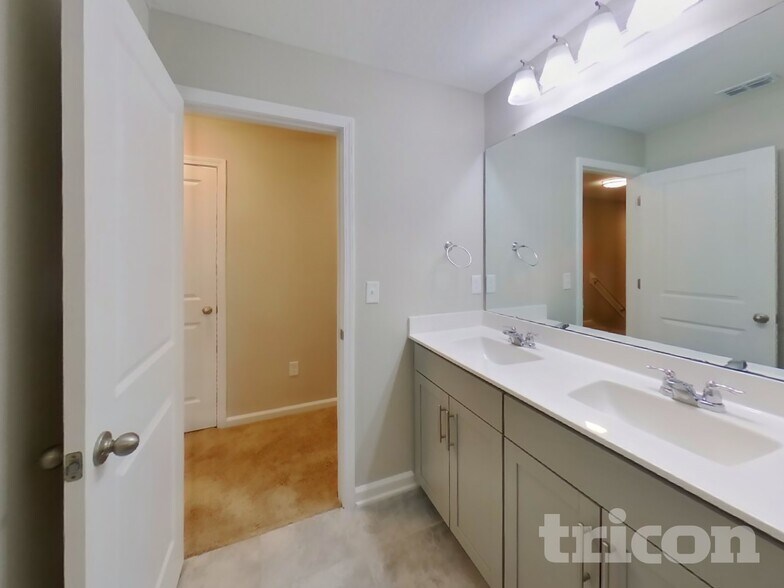 Building Photo - 2035 Dutton Island Oaks Wy