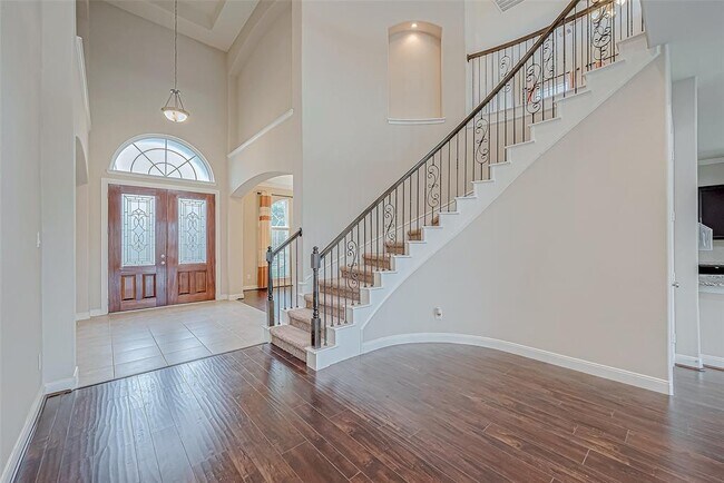 Primary Photo - 25719 Oakwood Knoll Dr