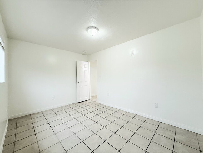 Building Photo - 14041 Orizaba Ave