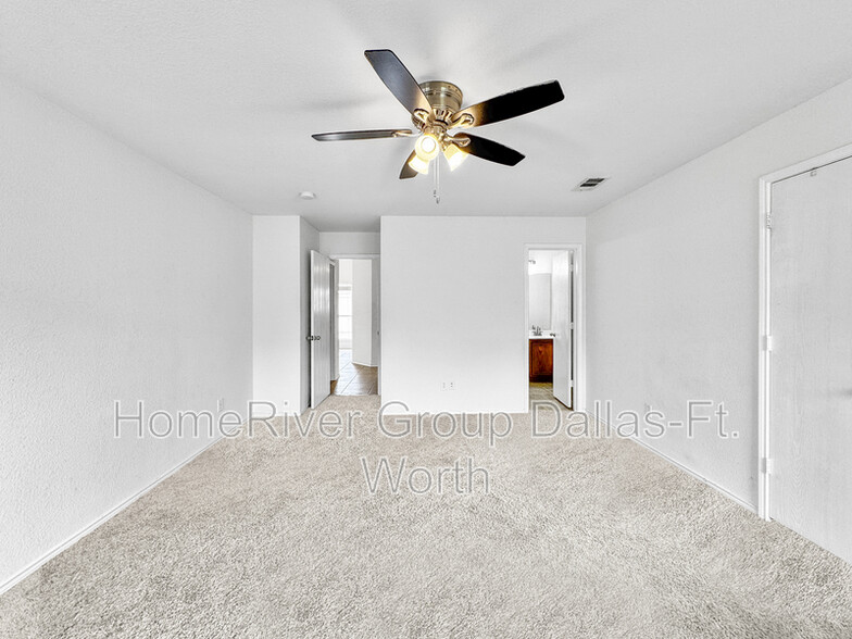 Building Photo - 3214 Creekside Dr