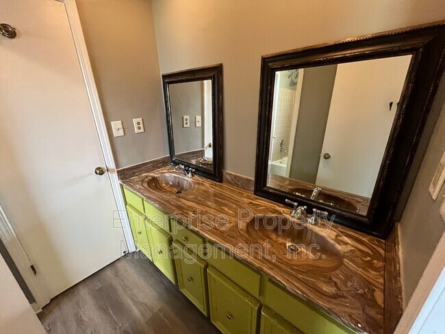 Building Photo - 1447 Tree Haven Cove