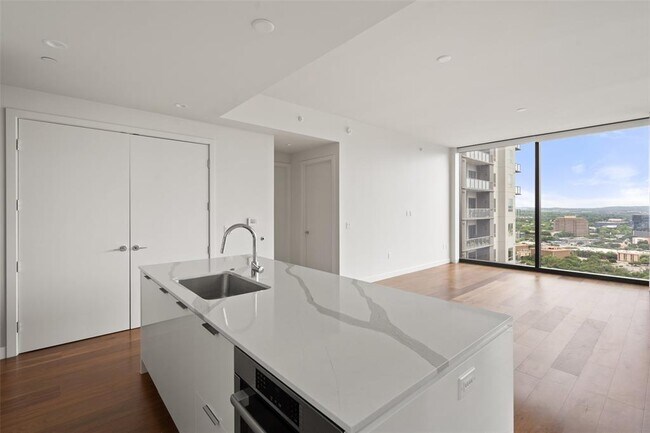 Building Photo - 44 East Ave