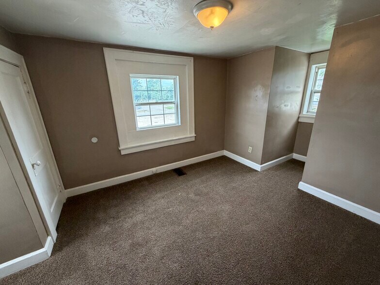 Building Photo - 1306 Arrow Ave