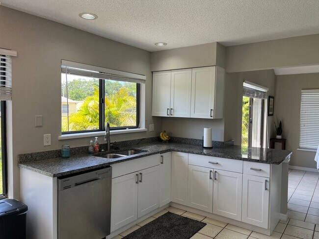 Building Photo - 3918 Shady Glen Ln