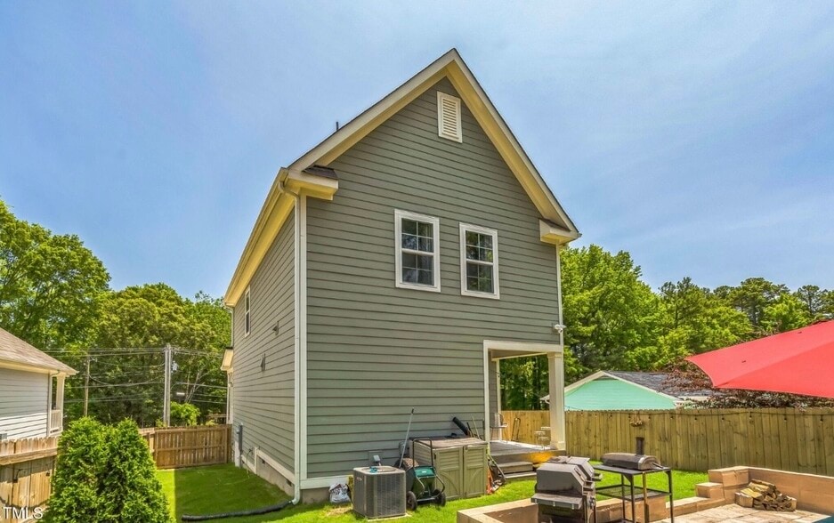 Building Photo - 647 N Hardee St