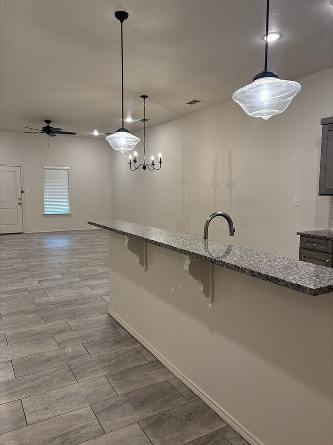 Building Photo - Comfort and style that won’t stretch your wallet