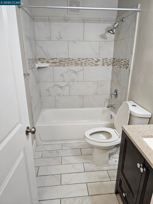 Building Photo - 2291 Cuadra Ct