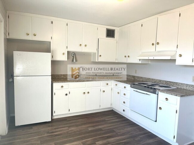 Building Photo - 4350 E Fairmount St