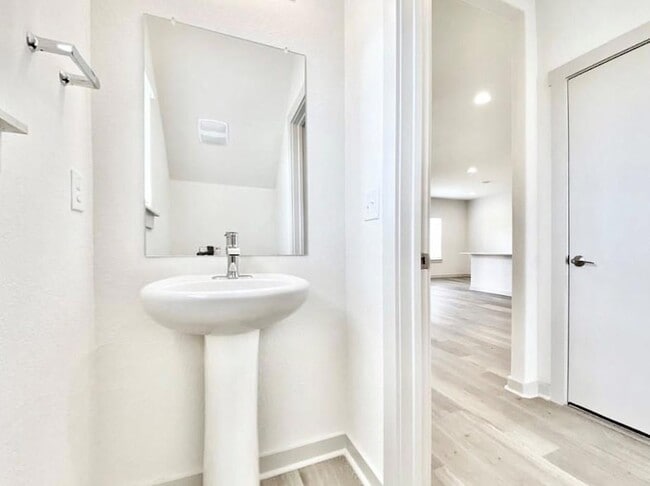 Building Photo - 1005 Winnsboro Lp