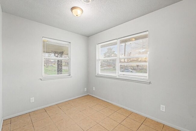 Building Photo - 911 S 10th St