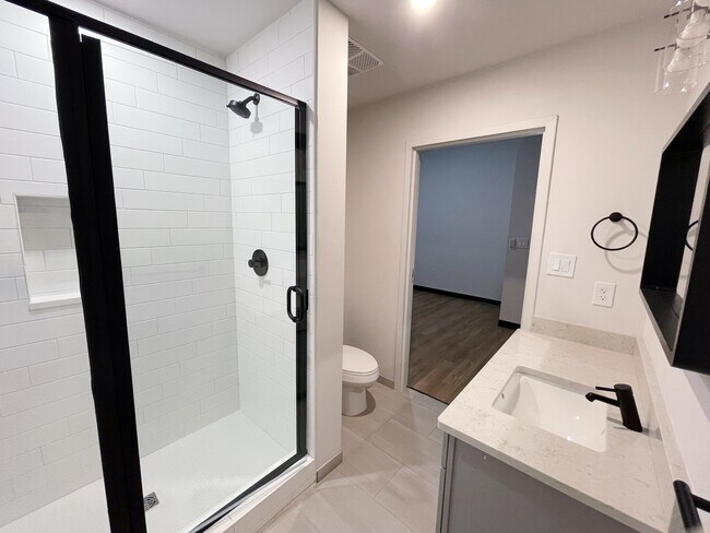 Building Photo - 193 S Saint Andrews St