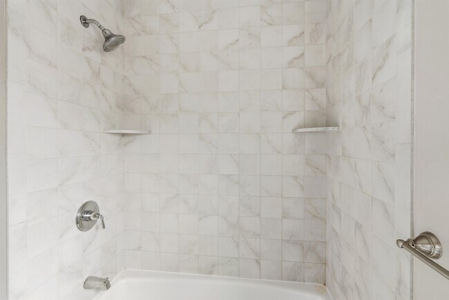 Building Photo - 168 Woodside Ave