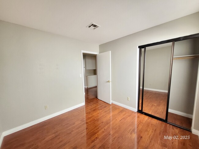 Building Photo - 7614 Isley Ave