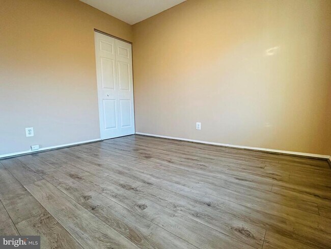 Building Photo - 11401 Commonwealth Dr