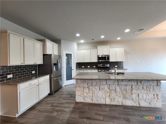 Building Photo - 338 Oak Creek Way