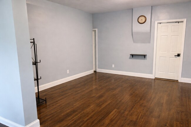 Building Photo - 217 Seward Ave NW