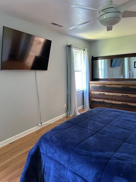 Building Photo - 3813 Mansfield Dr