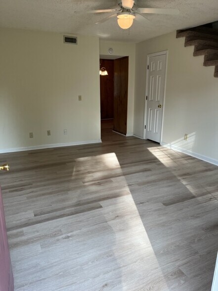 Living Area - 1129 Leaf Ave