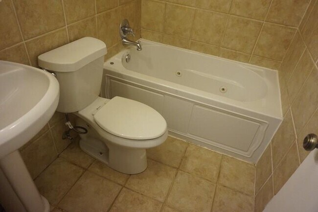 Building Photo - 1403 Stephens Dr NE