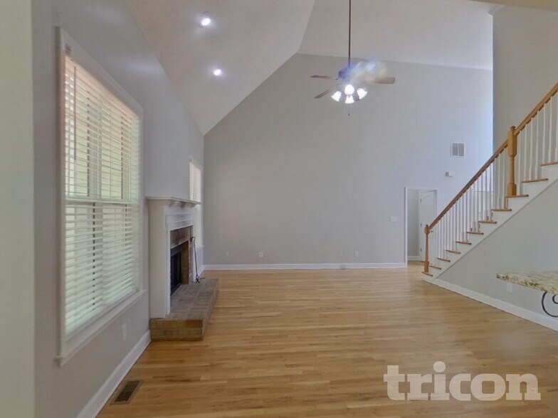 Building Photo - 111 Beaverbrook Ln