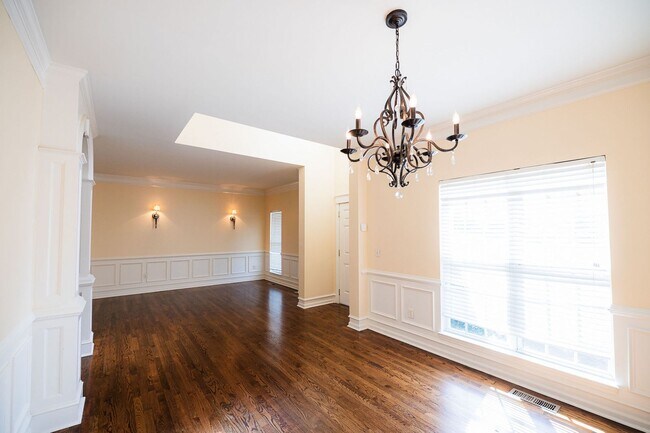 Building Photo - Stunning 6 bedroom 2.5 bathroom corner lot home in High Point with 2 car garage