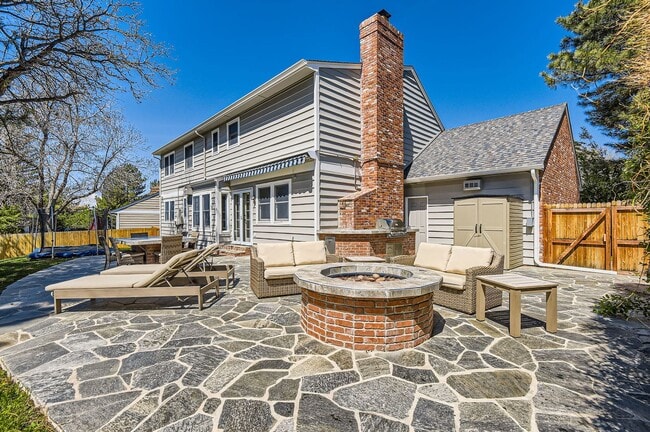 Building Photo - Gorgeous Home in Centennial w/Beautiful Fi...