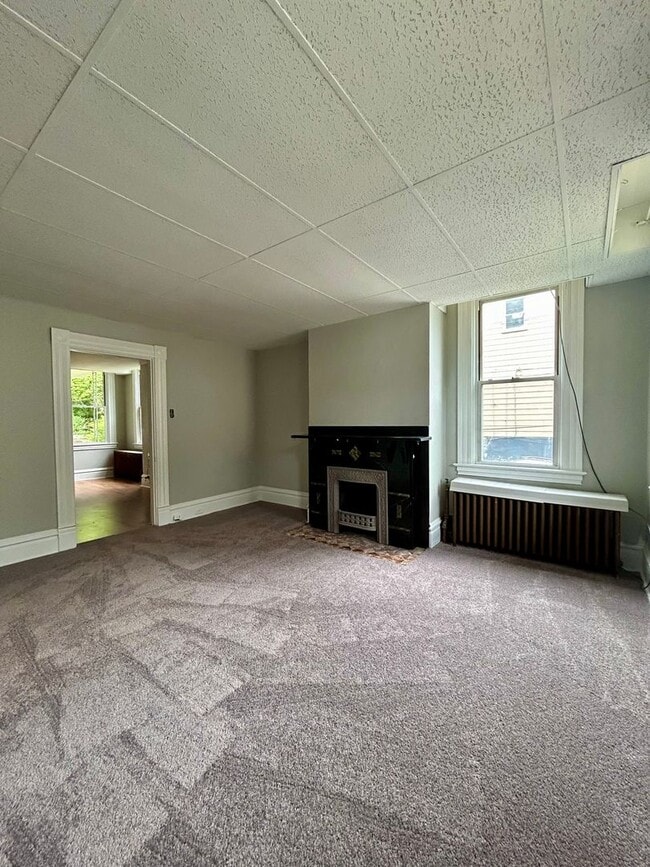 Building Photo - Large 3bd/ 1.5 bath Home w/Attic Room l Sp...