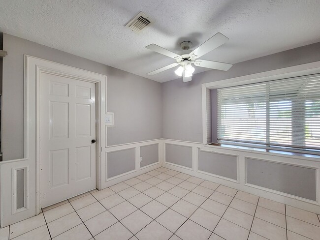 Building Photo - Amazing Cottage Charm Designer Home with Lush Landscaping, Sprinkler System, New Insulated Window...