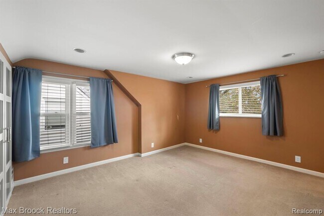 Building Photo - 3602 Elmhurst Ave