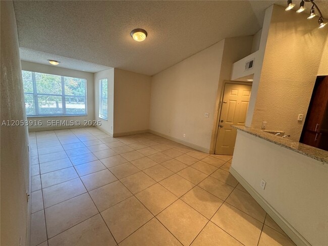 Building Photo - 417 Vista Isles Dr