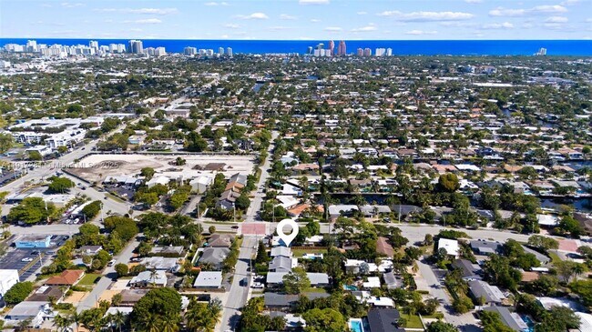 Building Photo - 1464 NE 24th St