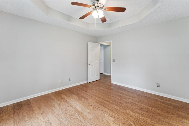 Building Photo - AVAILABLE OCTOBER 2025! [PET FRIENDLY]