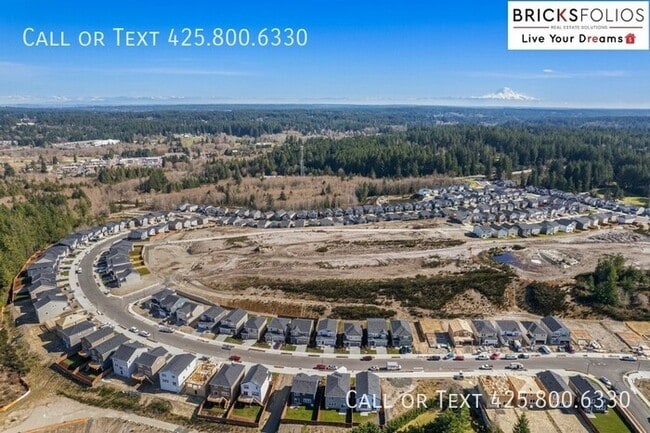 Building Photo - Inviting Home in Port Orchard with a Perfe...
