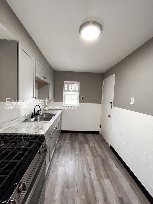 Building Photo - 5546 Floy Ave