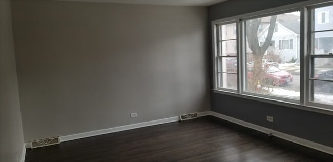 Living room - 3513 N Kolmar Ave