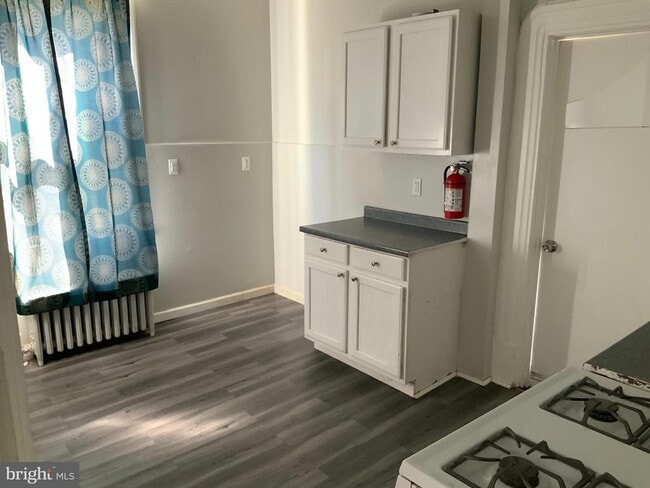 Building Photo - 433 Bentley Ave