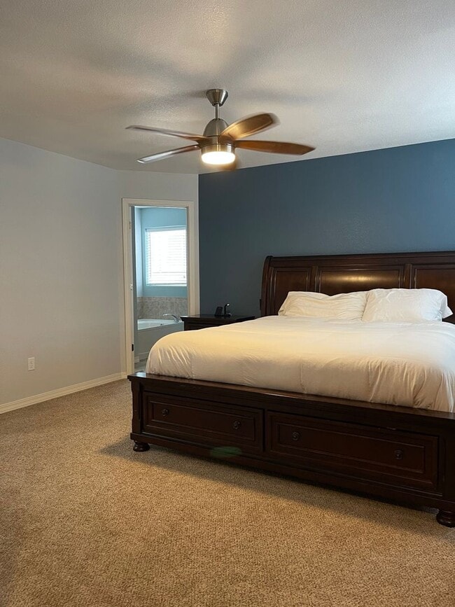 Building Photo - Beautiful 2 Story w/Finished Basement in D...