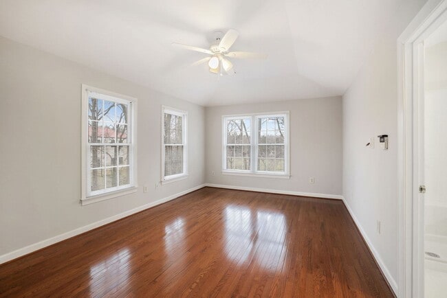 Building Photo - 3 Bedroom 3.5 Bathroom Townhouse// Vienna/...