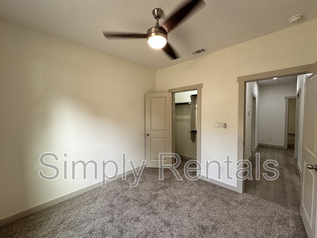 Building Photo - 107 Ross St