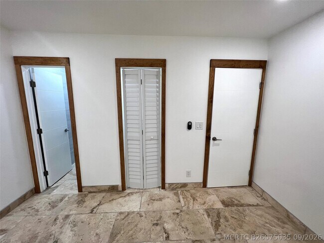 Building Photo - 2250 NE 66th St