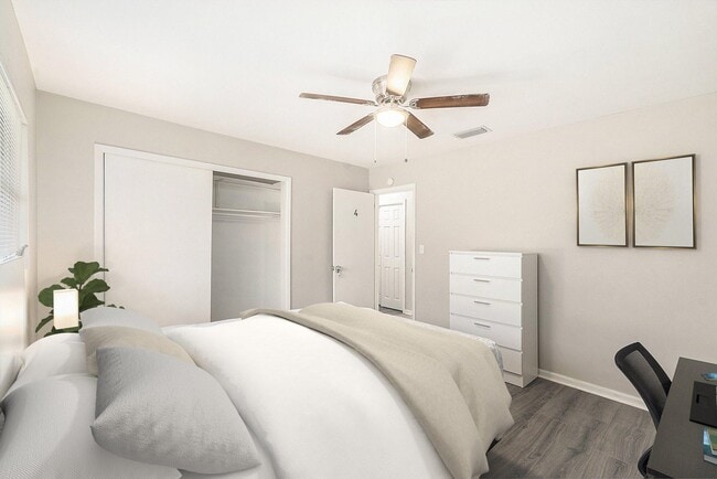 Building Photo - 1346 Byron Dr